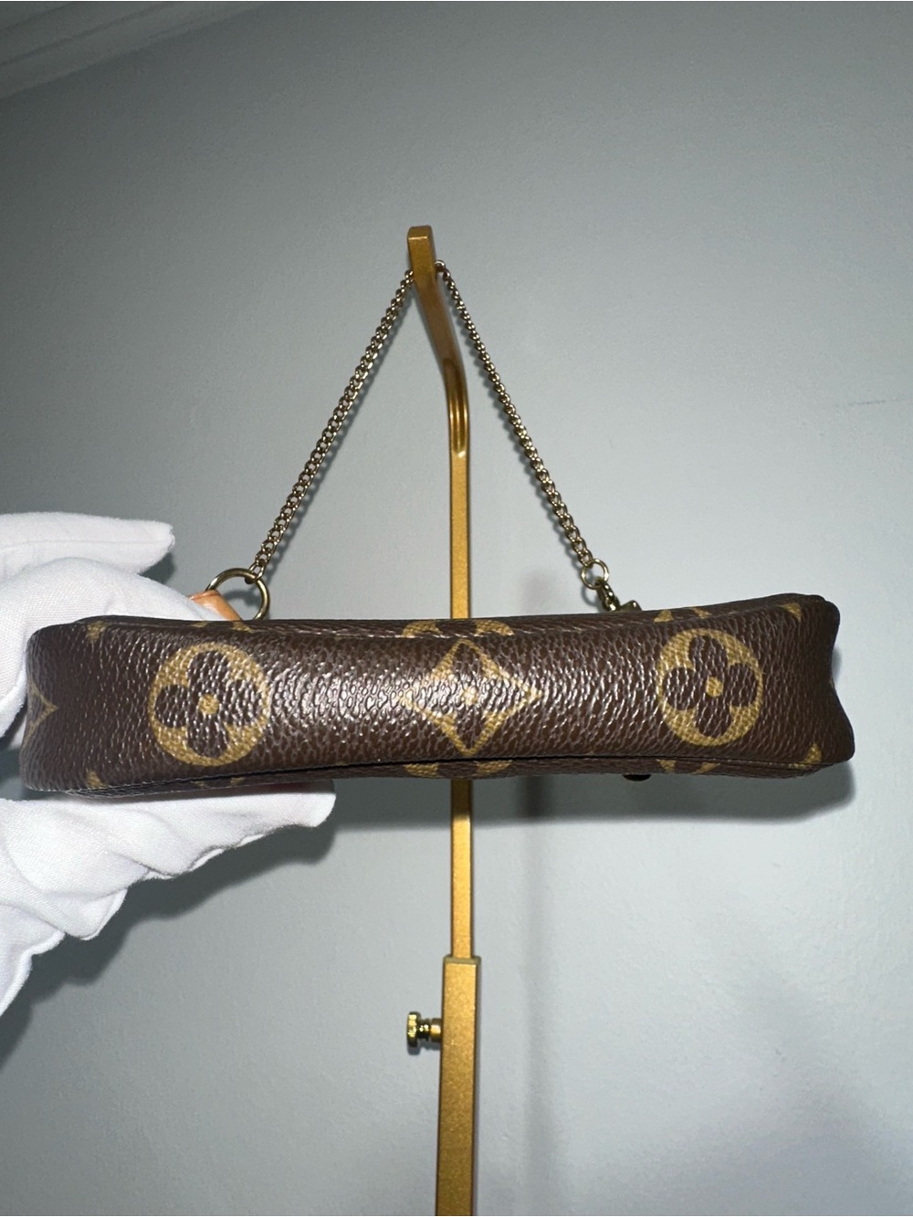 Louis Vuitton Mini Pochette Accessoires Monogram Canvas | FL0095 | Pre-Loved - Picture 9 of 16